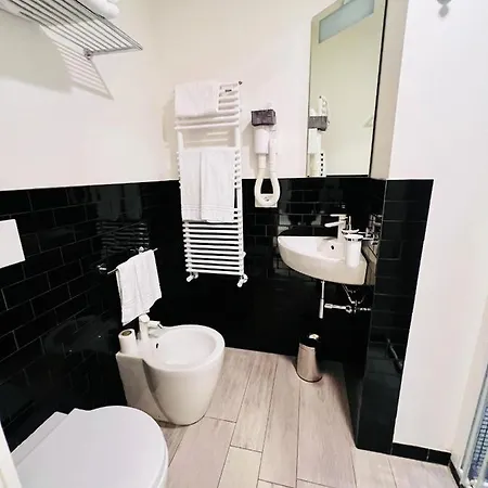 Le Stanze - Di Fianco Casa Di Cura Montanari Konukevi 4*