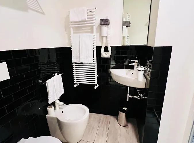 Le Stanze - Di Fianco Casa Di Cura Montanari Gæstehus 4*