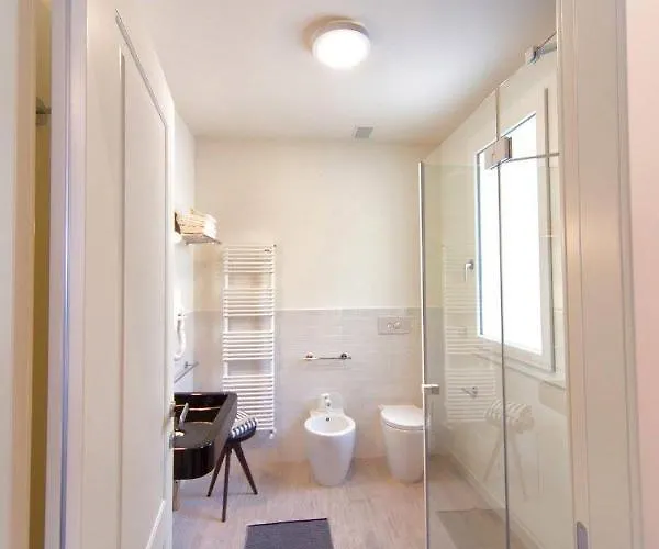 Casa de hóspedes Le Stanze - Di Fianco Casa Di Cura Montanari 4*